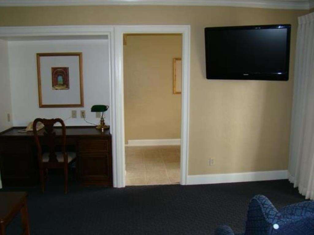 Senate Suites Extended Stay Hotel Topeka Room photo